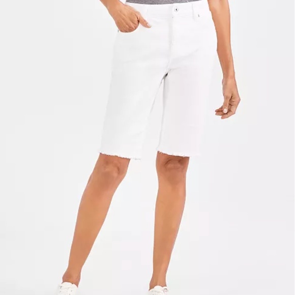 NWT Style & Co Women's White Mid-Rise Raw-Edge Denim Bermuda Jean Shorts size 10 - Picture 1 of 8